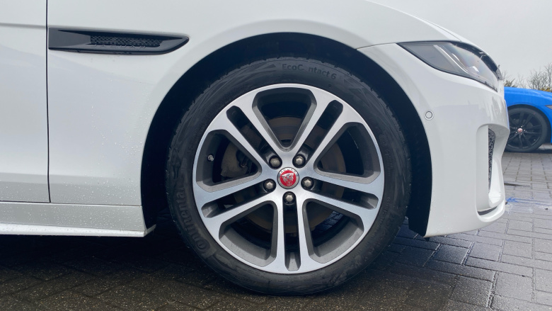 Jaguar XE 2.0 D200 R-Dynamic SE 4dr Auto Diesel Saloon